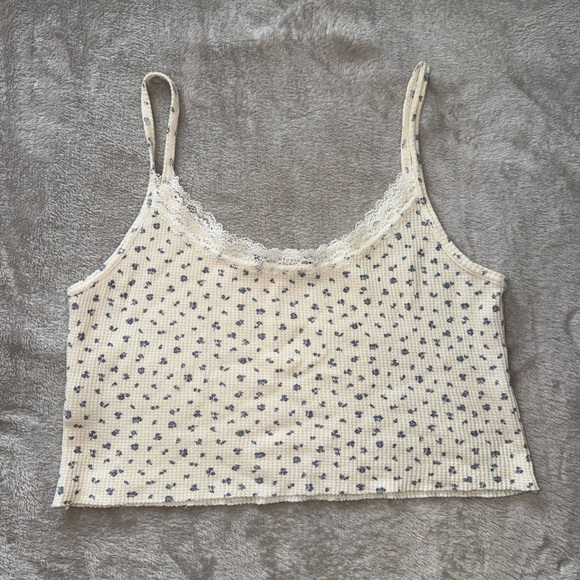 NWOT Brandy Melville Top - Picture 2 of 4
